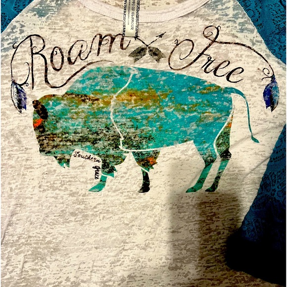 Southern Grace 2XL 3/4 length lace sleeve top - Picture 2 of 3